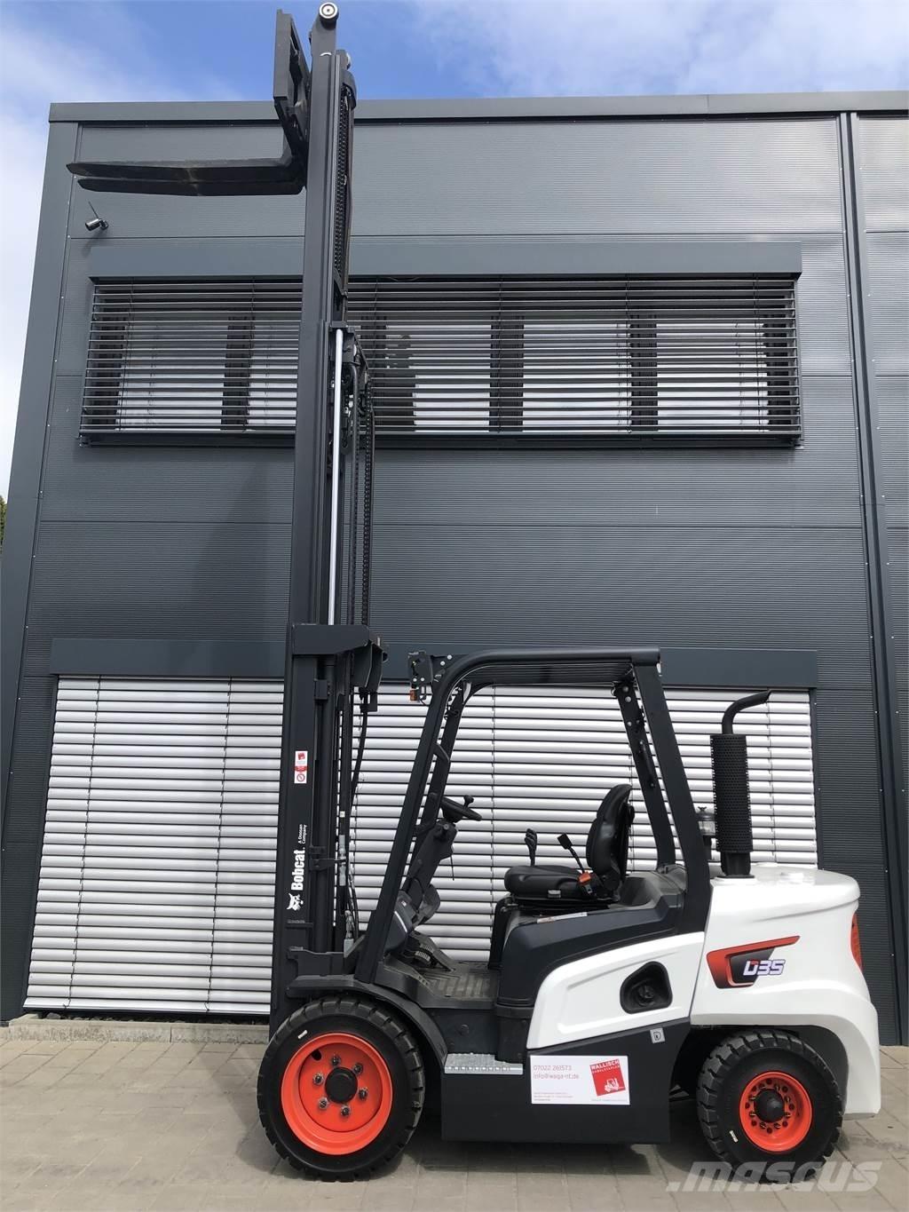 Bobcat D30NX Tehnika ar dīzeļa dzinēju