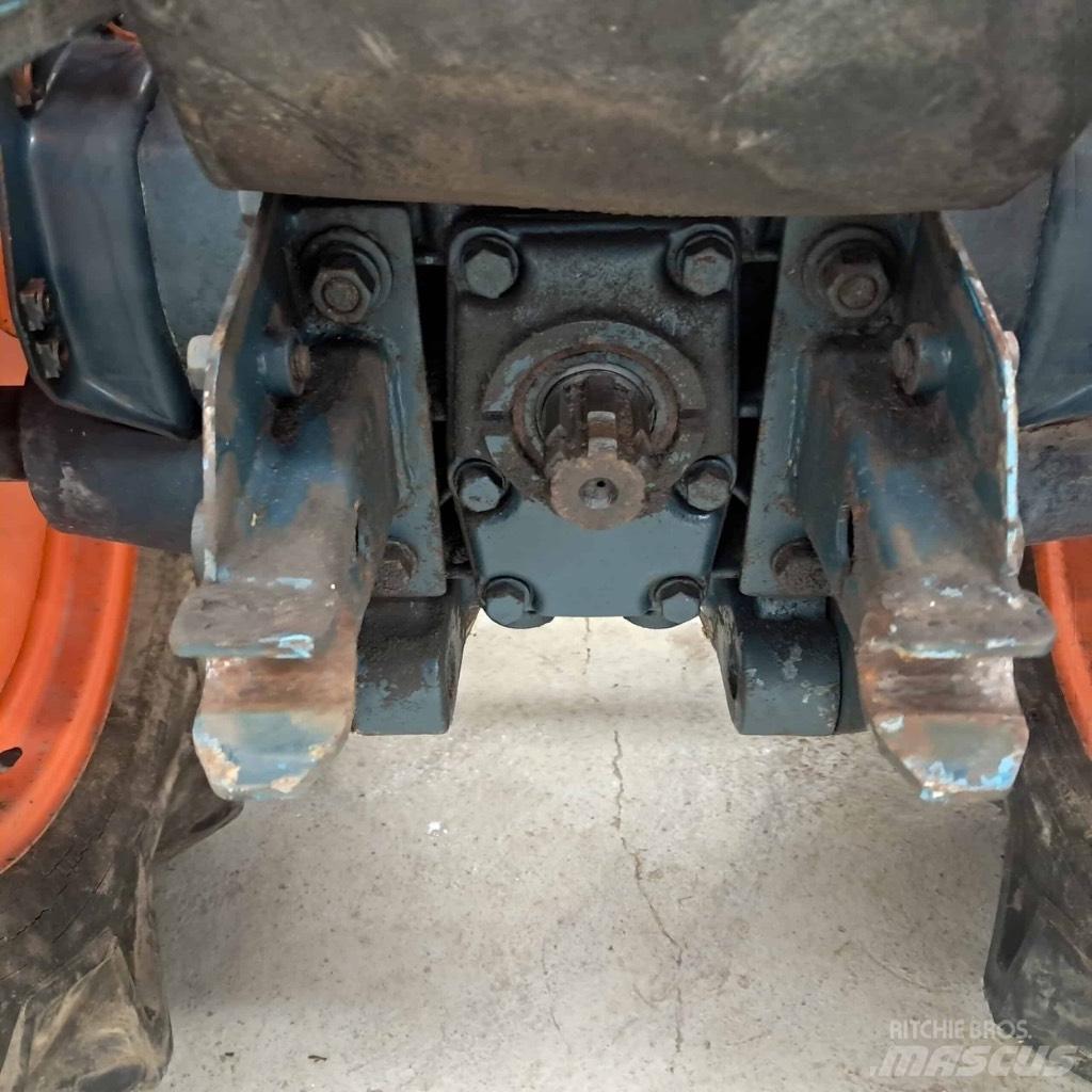 Kubota B 7000 Traktori