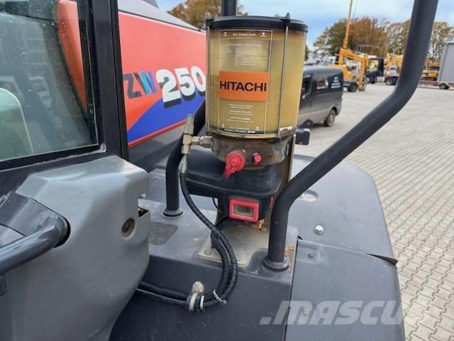 Hitachi ZW 250-6 Iekrāvēji uz riteņiem