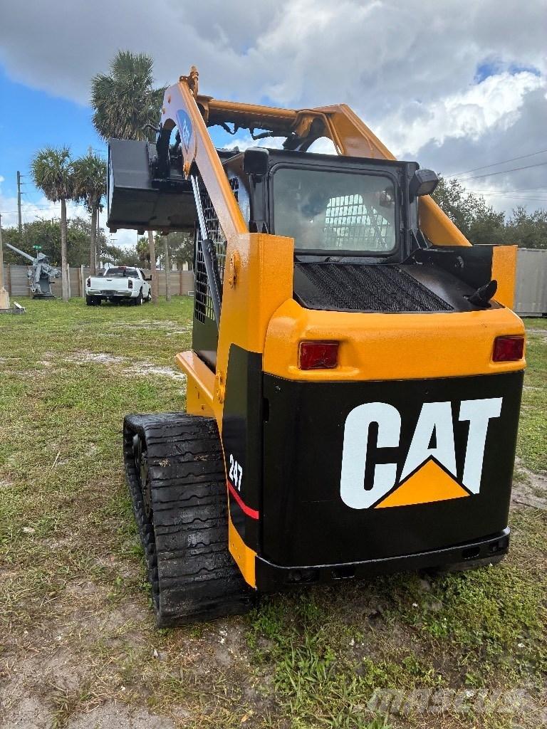 CAT 247 Lietoti riteņu kompaktiekrāvēji