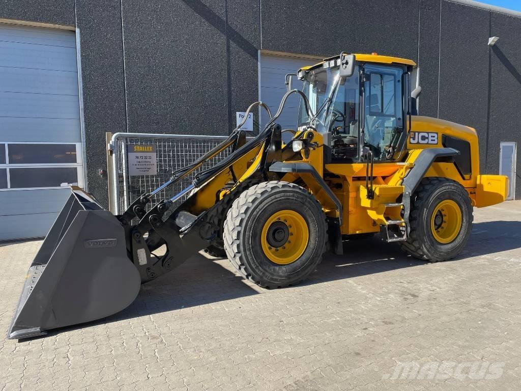 JCB 427 Iekrāvēji uz riteņiem