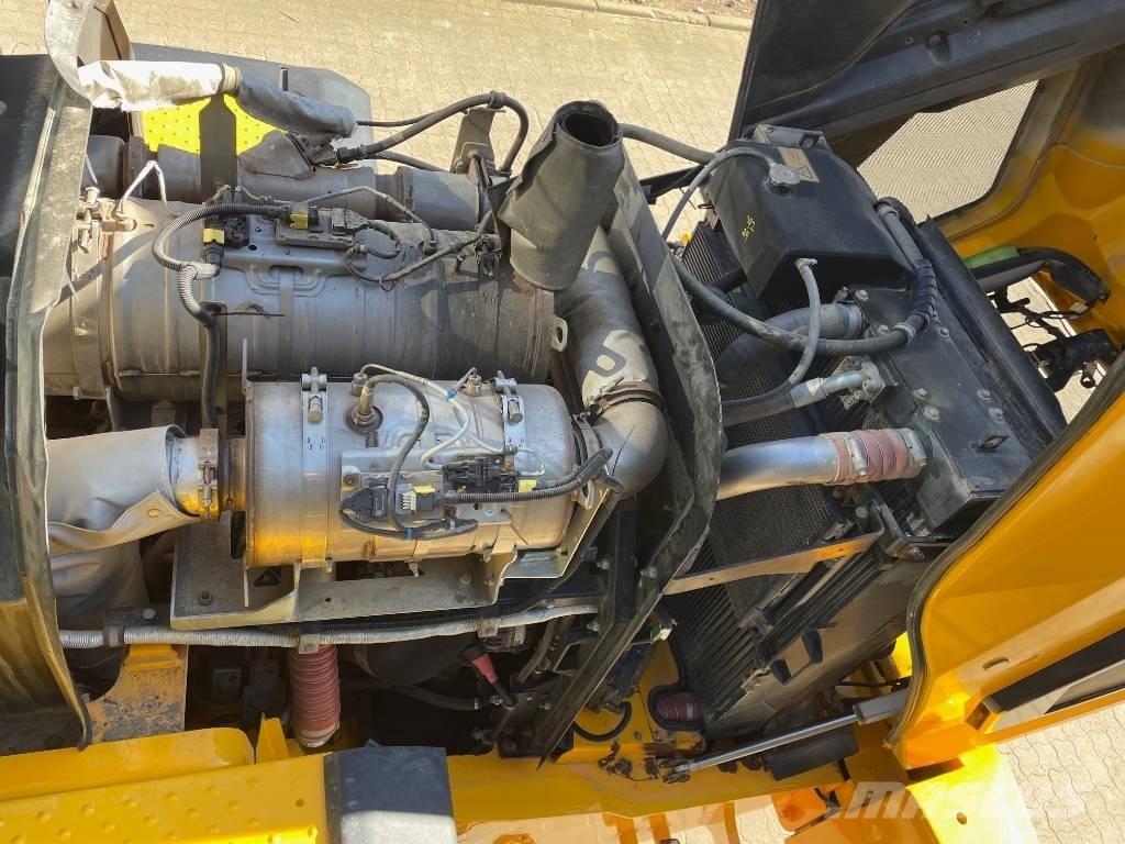 JCB 427 Iekrāvēji uz riteņiem