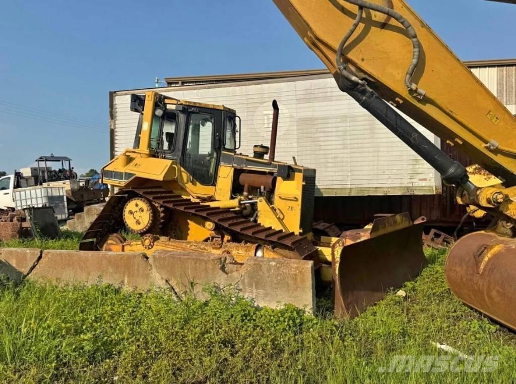 CAT D 6 M Kāpurķēžu buldozeri