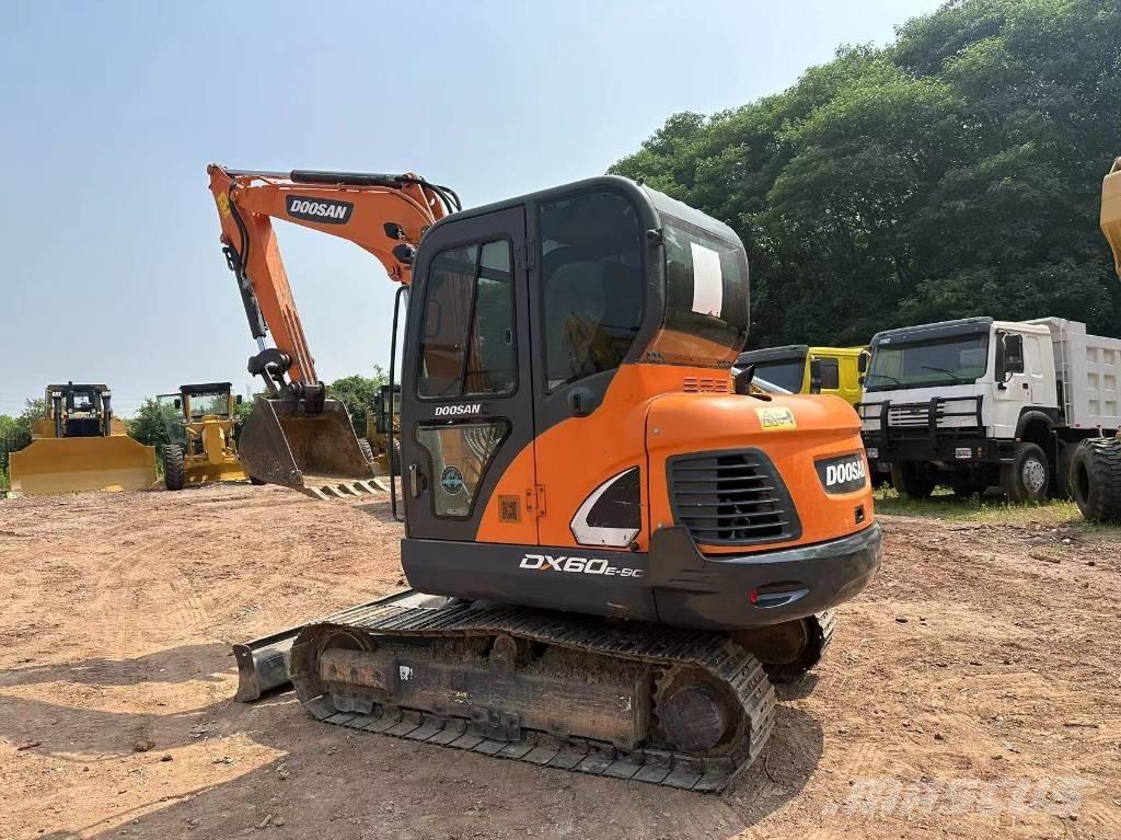Doosan DX 60 Kāpurķēžu ekskavatori