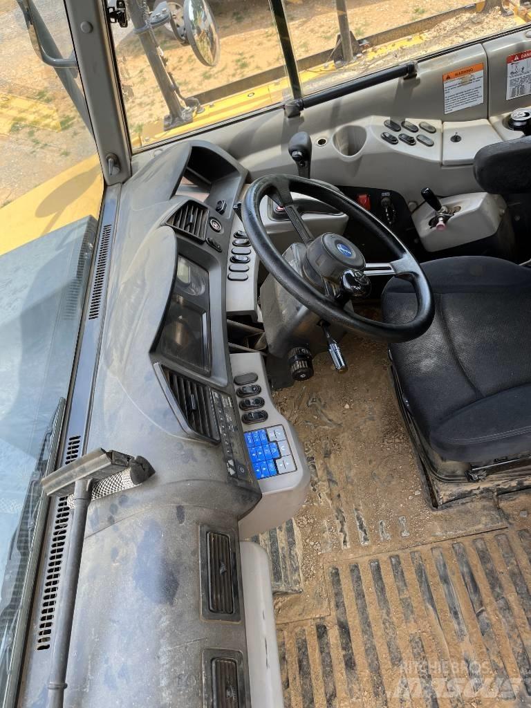 Komatsu HM 400 Artikulētie pašizgāzēji