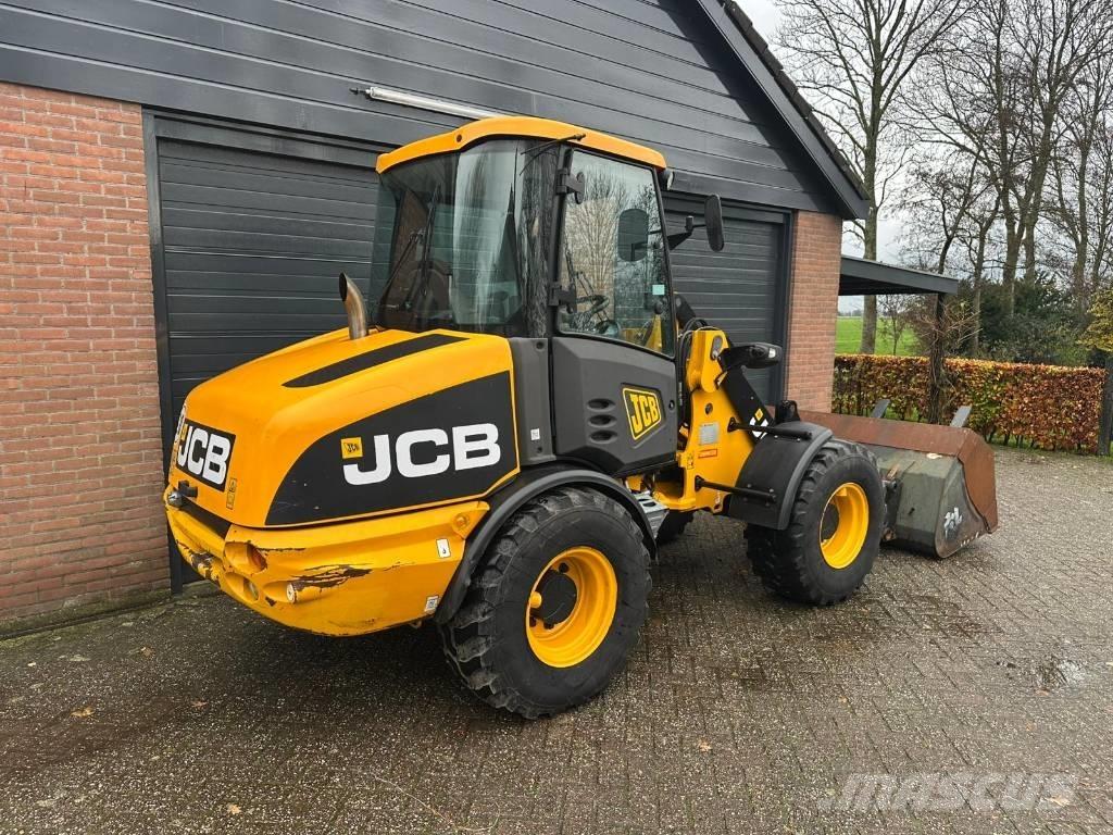 JCB 406 Iekrāvēji uz riteņiem