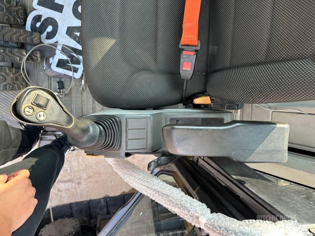 CAT 323GC Kāpurķēžu ekskavatori