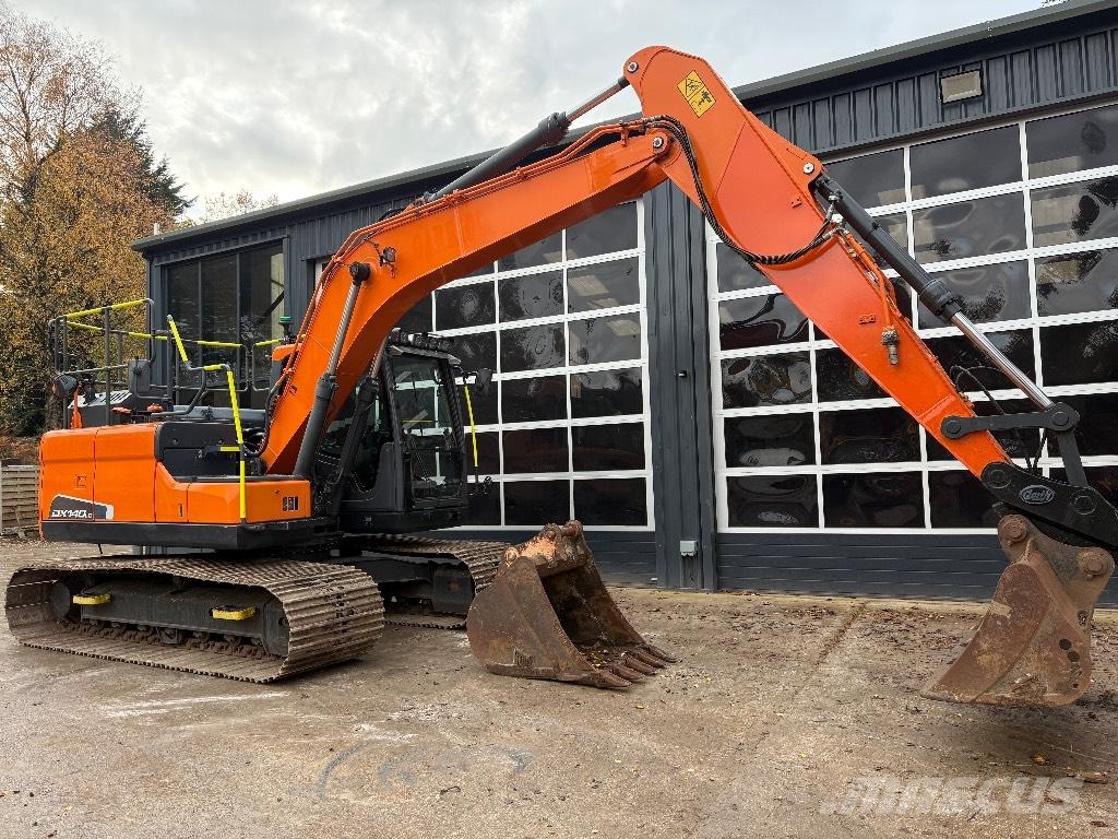 Doosan DX 140 LC Kāpurķēžu ekskavatori