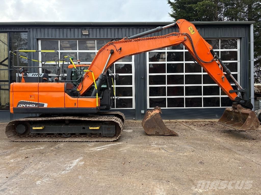 Doosan DX 140 LC Kāpurķēžu ekskavatori
