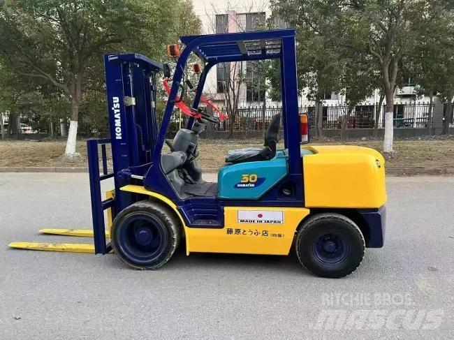 Komatsu FD 30 T-14 Tehnika ar dīzeļa dzinēju
