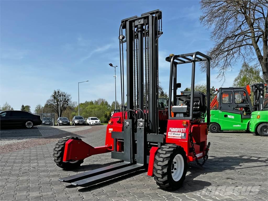 Moffett M3 20.3 Kravas mašīnām piestiprināmie pacēlāji
