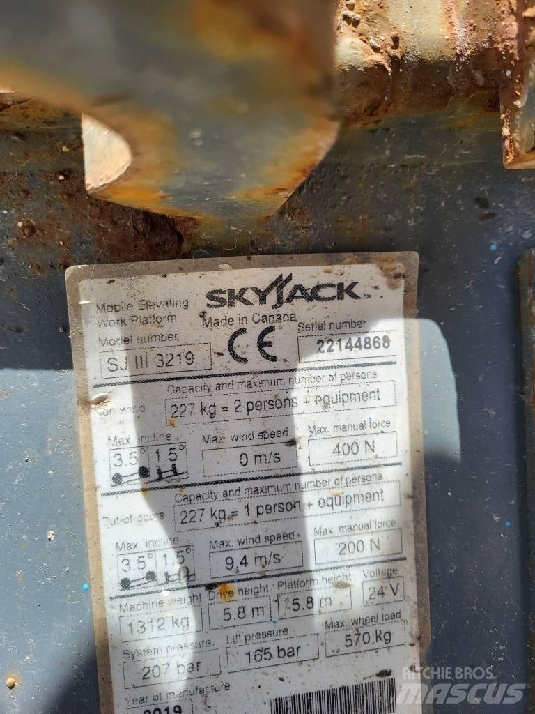 SkyJack 32/19 Šķerveida pacēlāji