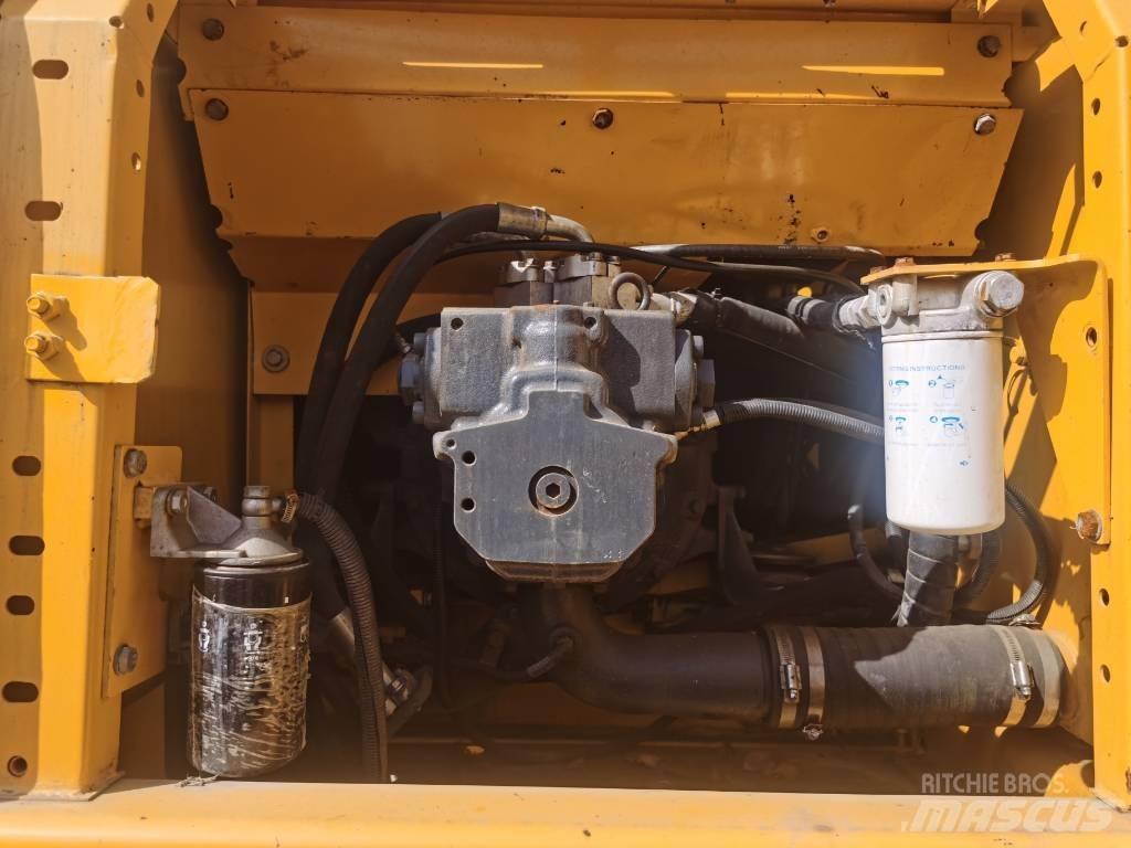 Komatsu PC 220-7 Kāpurķēžu ekskavatori