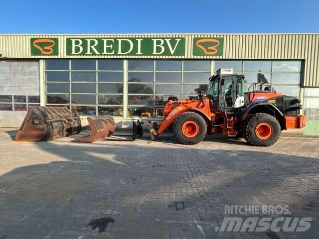 Hitachi ZW 250-6 Iekrāvēji uz riteņiem