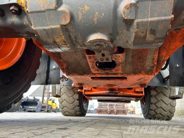 Hitachi ZW 250-6 Iekrāvēji uz riteņiem