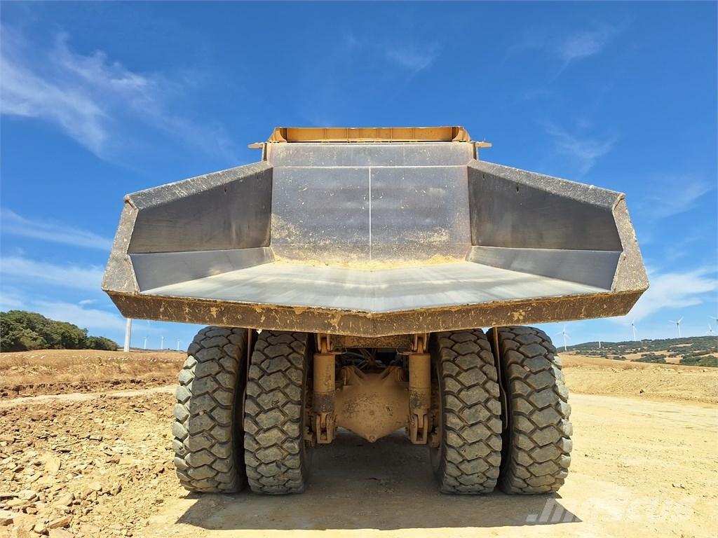 Komatsu HD 605-7E0 Karjeras kravas automašīnas