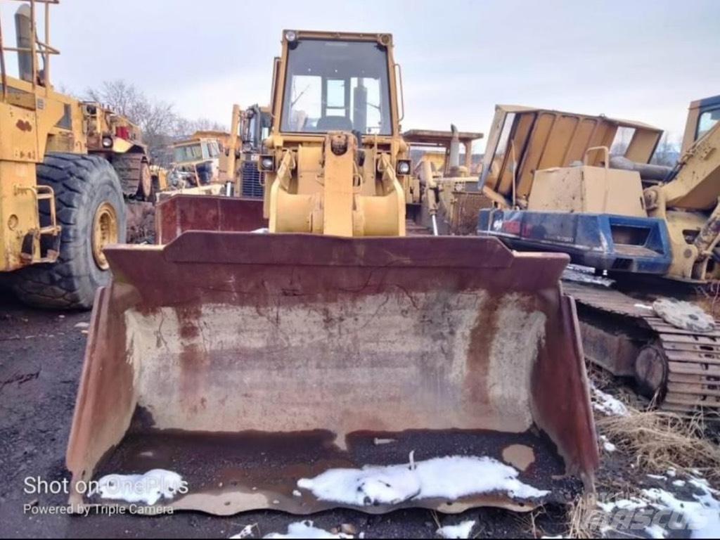 CAT 963 Kāpurķēžu iekrāvēji