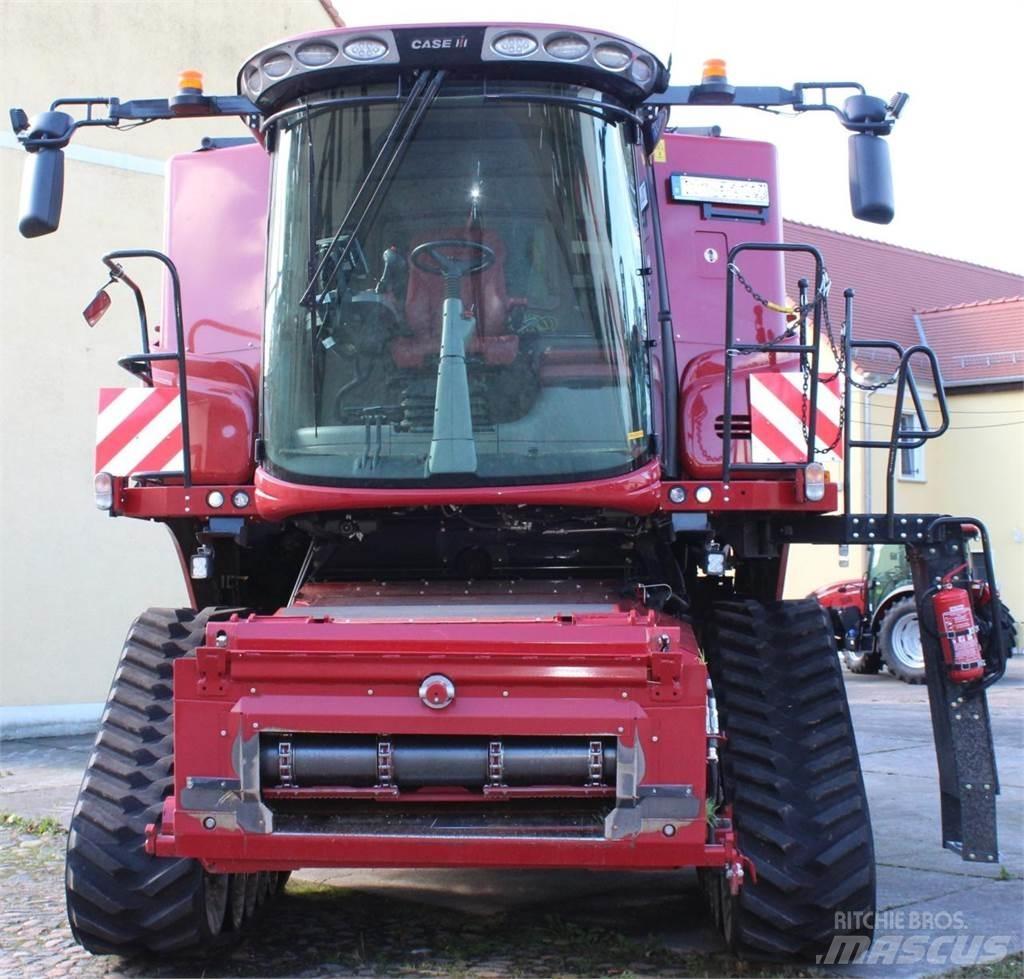 Case IH AF 8250 Ražas novākšanas kombaini
