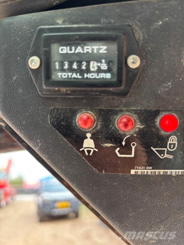 Bobcat S 70 Lietoti riteņu kompaktiekrāvēji