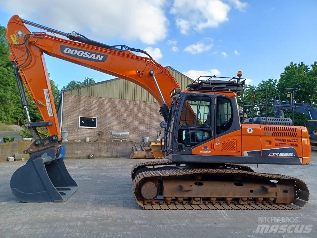 Doosan DX 225 LC-5 Kāpurķēžu ekskavatori