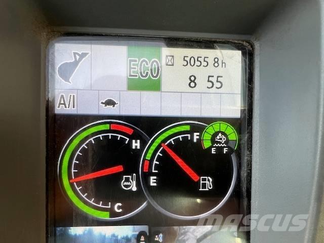 Hitachi ZX 135 US-6 Kāpurķēžu ekskavatori