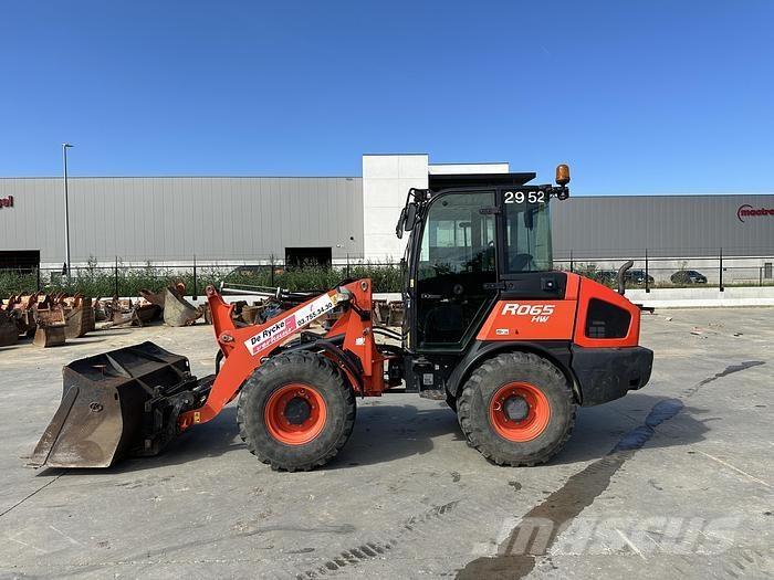 Kubota R065W Iekrāvēji uz riteņiem