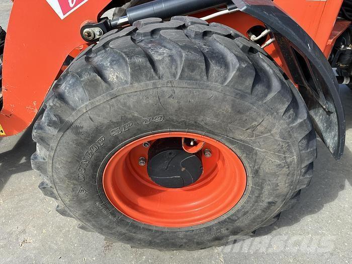 Kubota R065W Iekrāvēji uz riteņiem