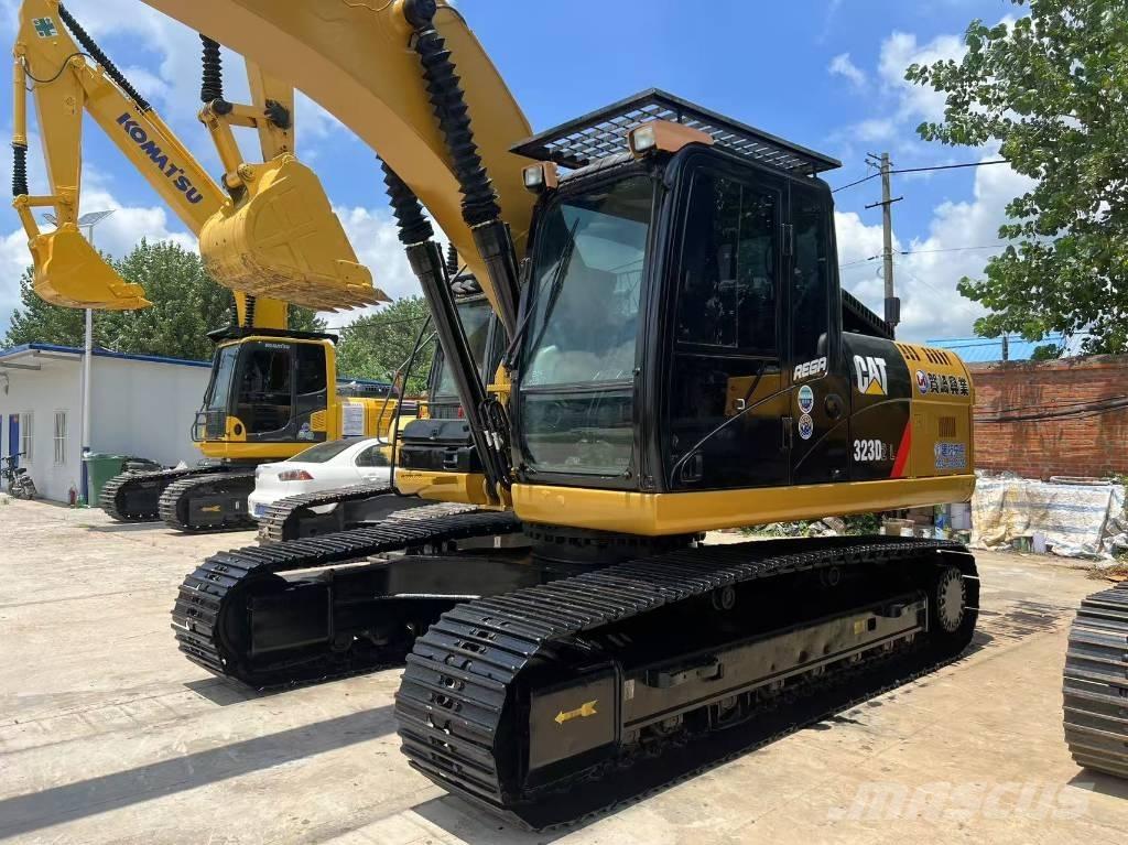 CAT 323 D L Kāpurķēžu ekskavatori