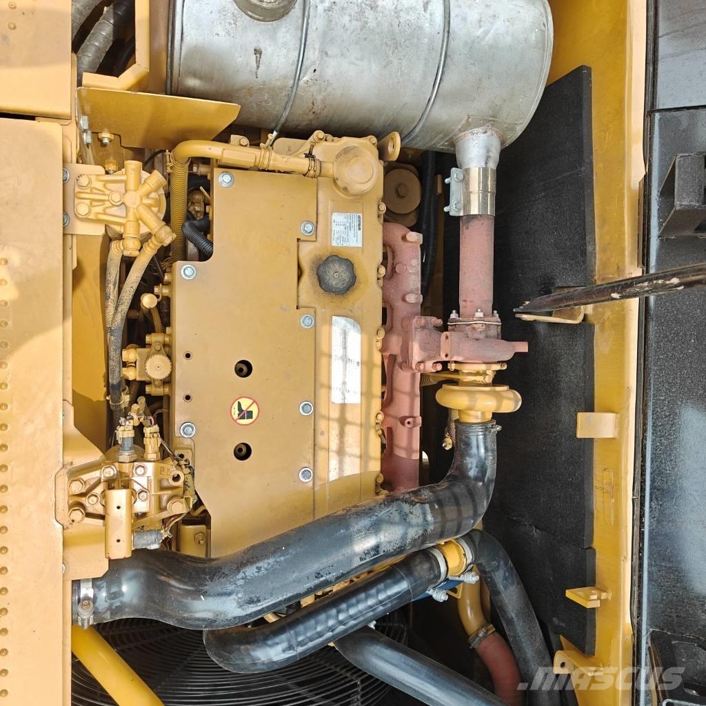 CAT 323 D L Kāpurķēžu ekskavatori