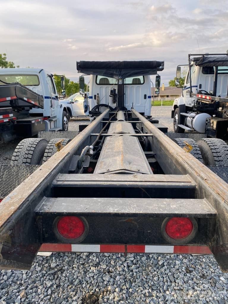 Freightliner CB Kabeļu pacēlājs nomontējamām kravas mašīnām