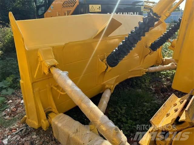Komatsu D 85 Kāpurķēžu buldozeri
