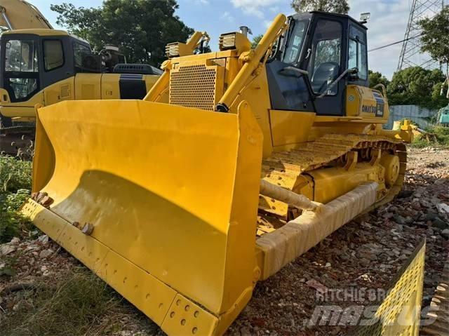 Komatsu D 85 Kāpurķēžu buldozeri