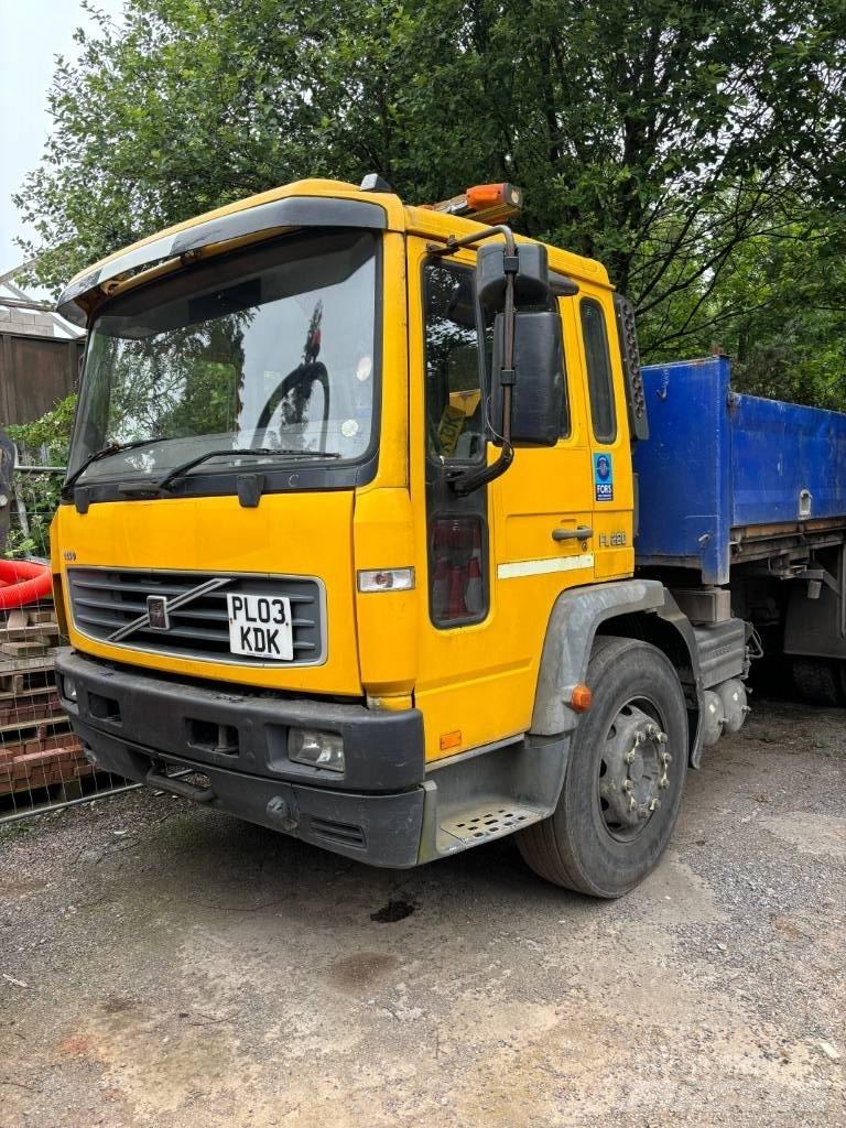 Volvo FL 220 Platformas/izkraušana no sāniem