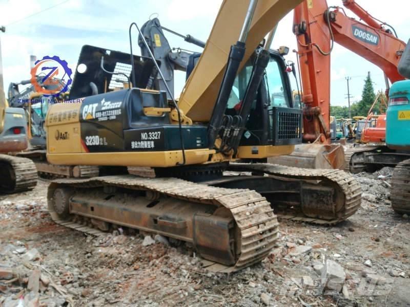 CAT 323 D L Kāpurķēžu ekskavatori