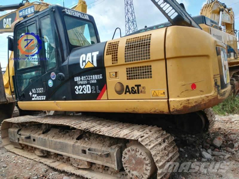 CAT 323 D L Kāpurķēžu ekskavatori