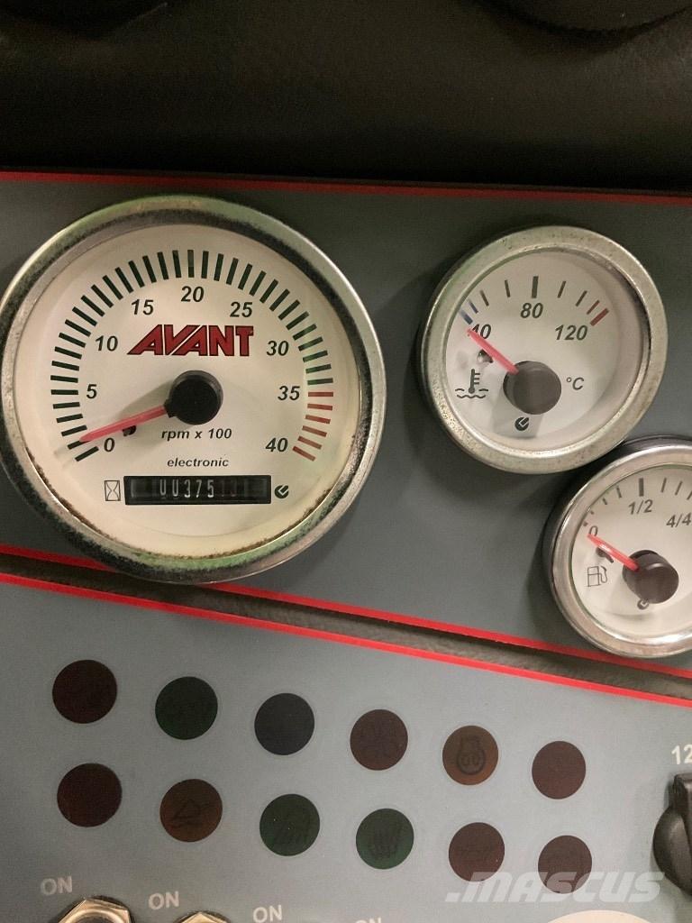 Avant 528 Multifunkcionālie iekrāvēji