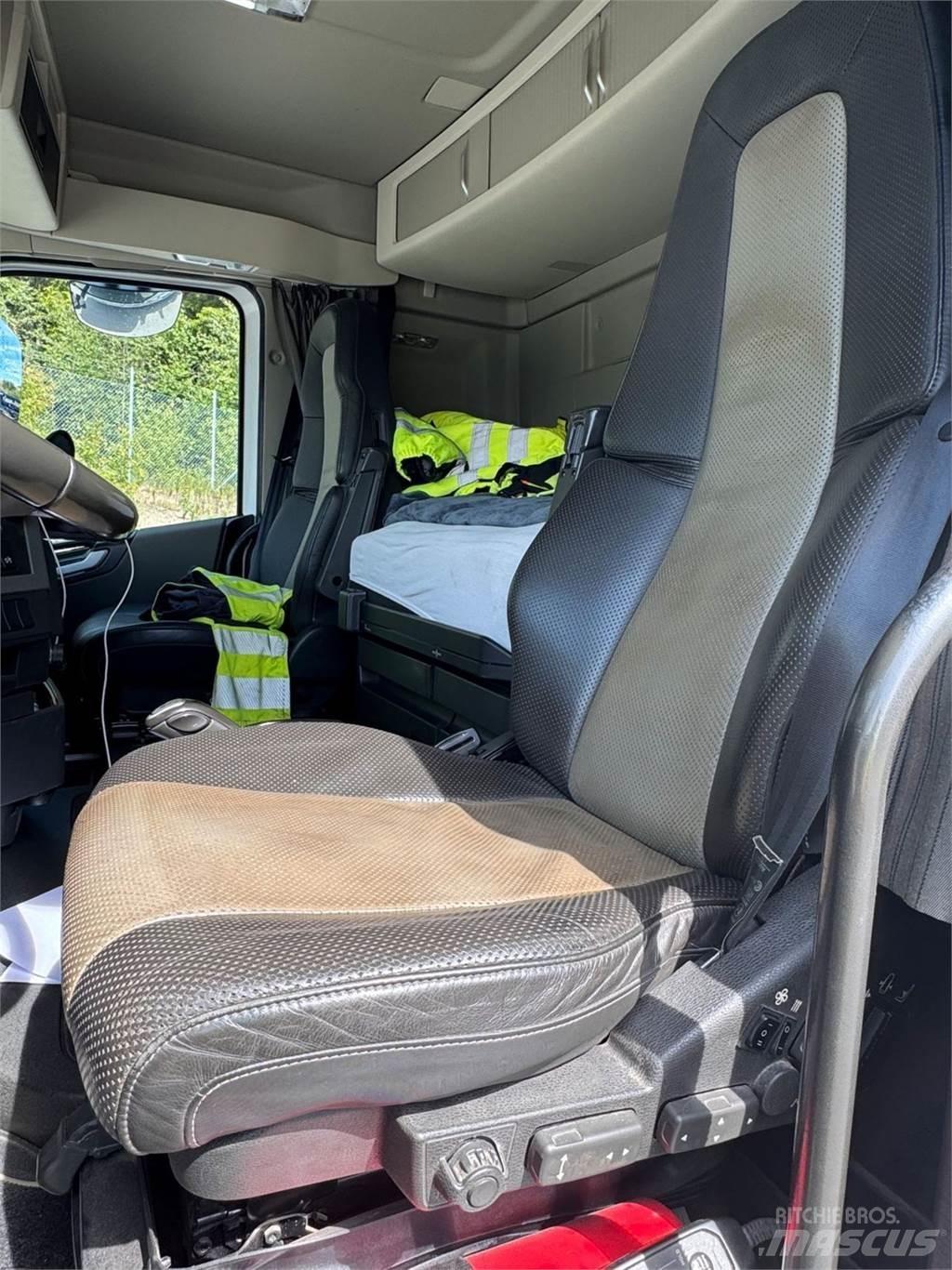 Volvo FH 540 8X4 Treileri ar āķi