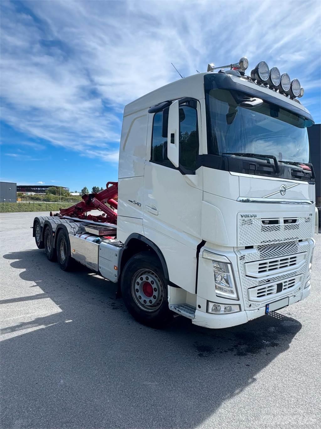 Volvo FH 540 8X4 Treileri ar āķi