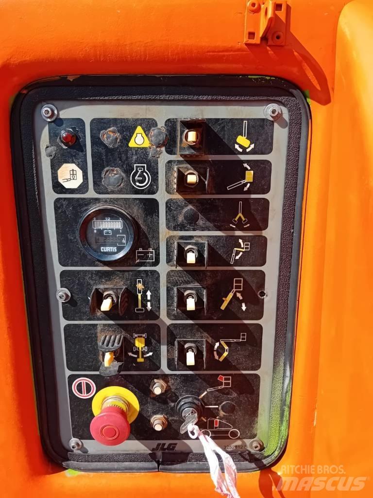 JLG E 450 AJ Strēles pacēlāji