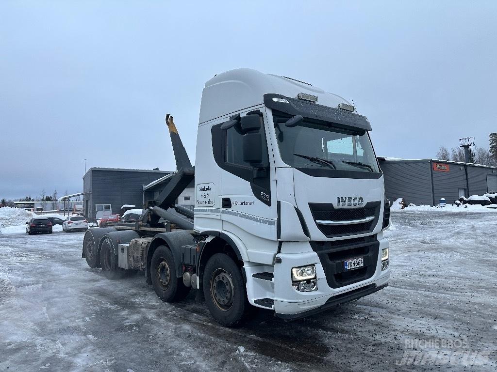 Iveco X-Way 560 8x2 Treileri ar āķi
