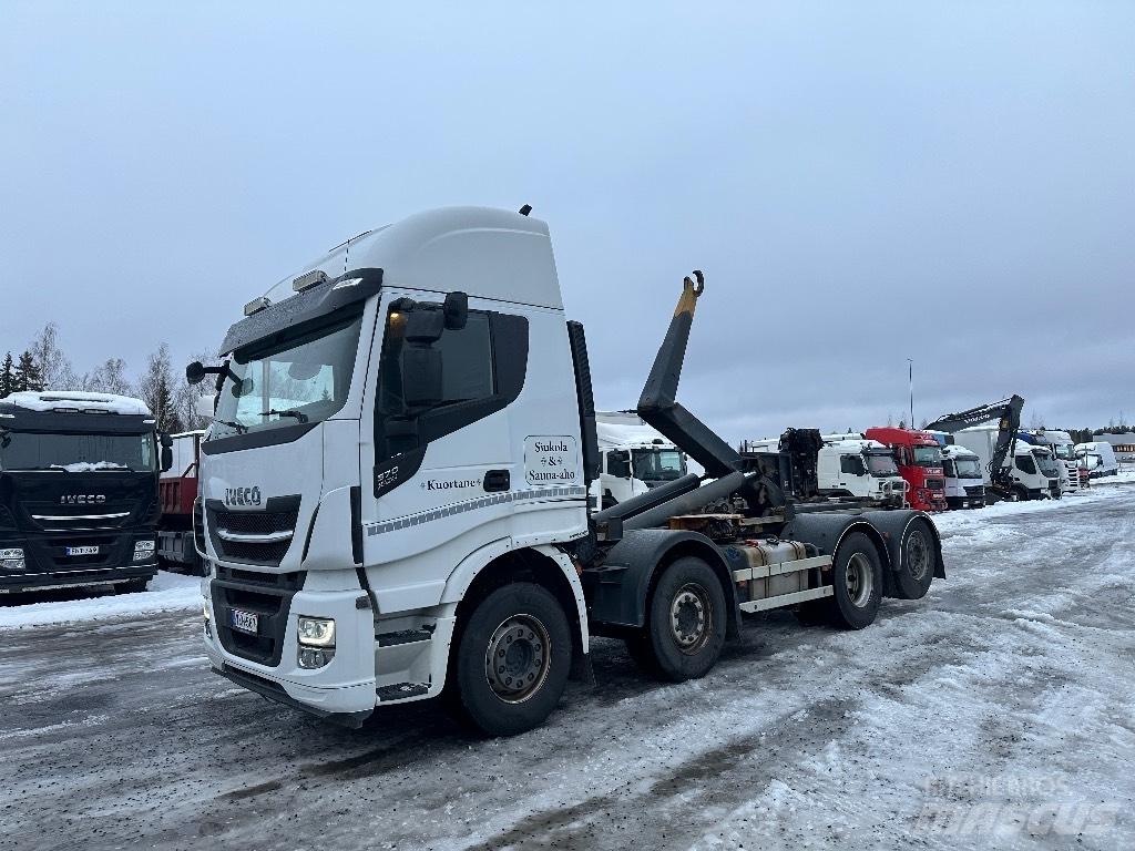 Iveco X-Way 560 8x2 Treileri ar āķi