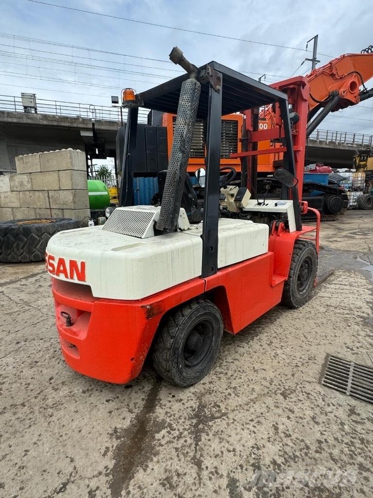 Nissan WF03A35U Tehnika ar dīzeļa dzinēju