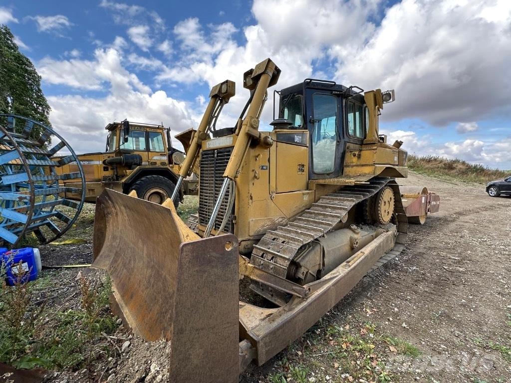 CAT D 6 T XL Kāpurķēžu buldozeri