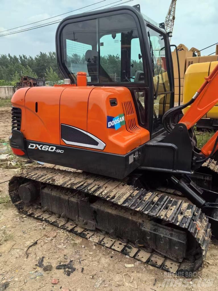 Doosan DX 60 Kāpurķēžu ekskavatori
