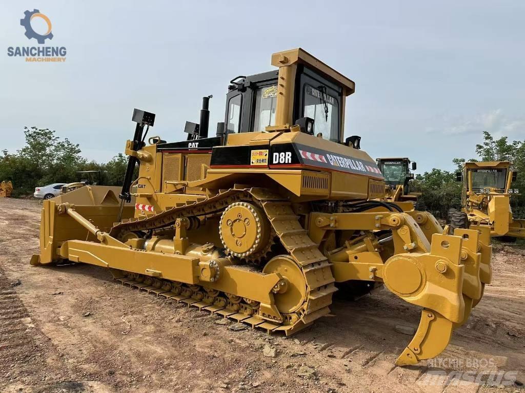 CAT D8R Kāpurķēžu buldozeri