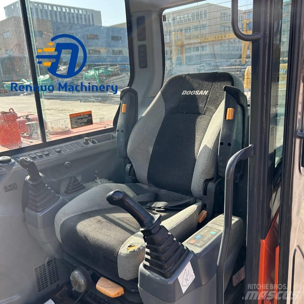 Doosan DX 60 Kāpurķēžu ekskavatori