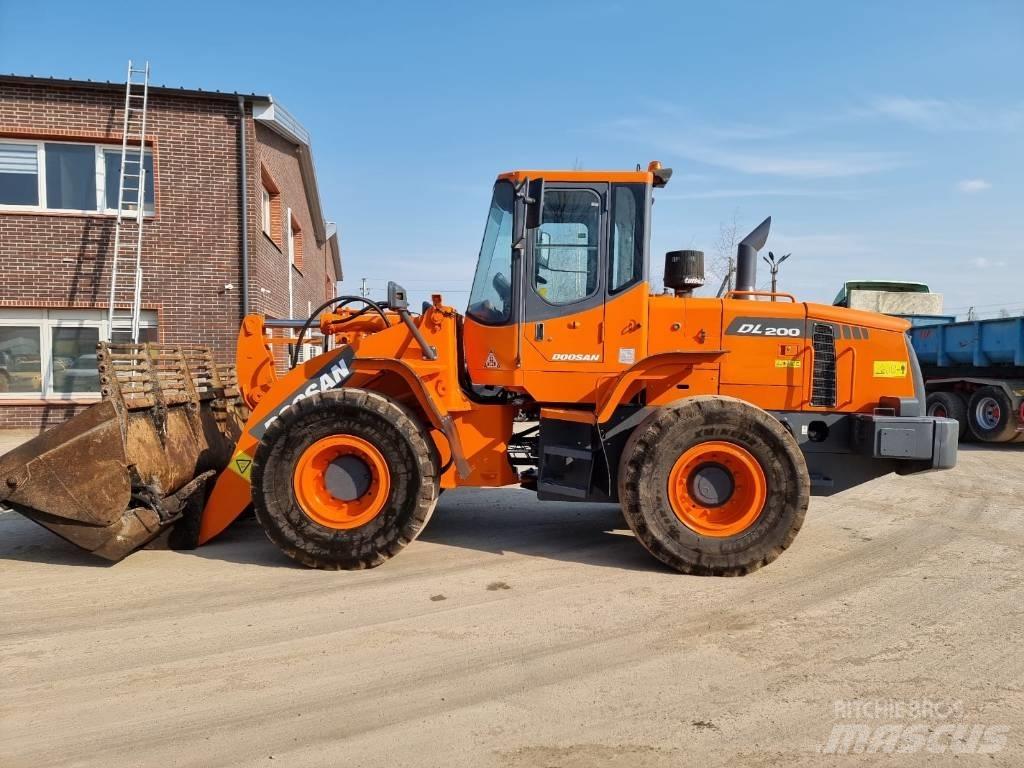 Doosan DL 200 Iekrāvēji uz riteņiem