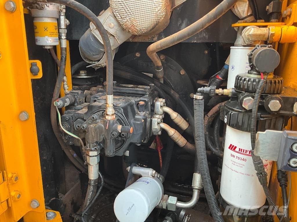 JCB JS 130 LC Kāpurķēžu ekskavatori