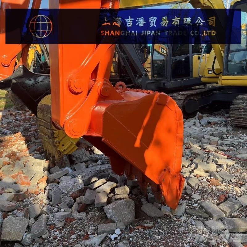 Hitachi ZX 135 Kāpurķēžu ekskavatori