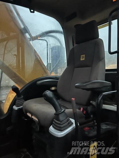 JCB JS 220 LC Kāpurķēžu ekskavatori